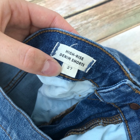 Madewell High-Rise Denim Shorts in Glenoaks Wash - Picture 5 of 7